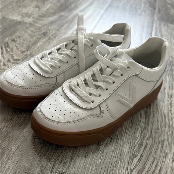 Vionic White Leather Women's Sneakers with Gum Sole VIONIC
Kimmie Court - Picture 10 of 10